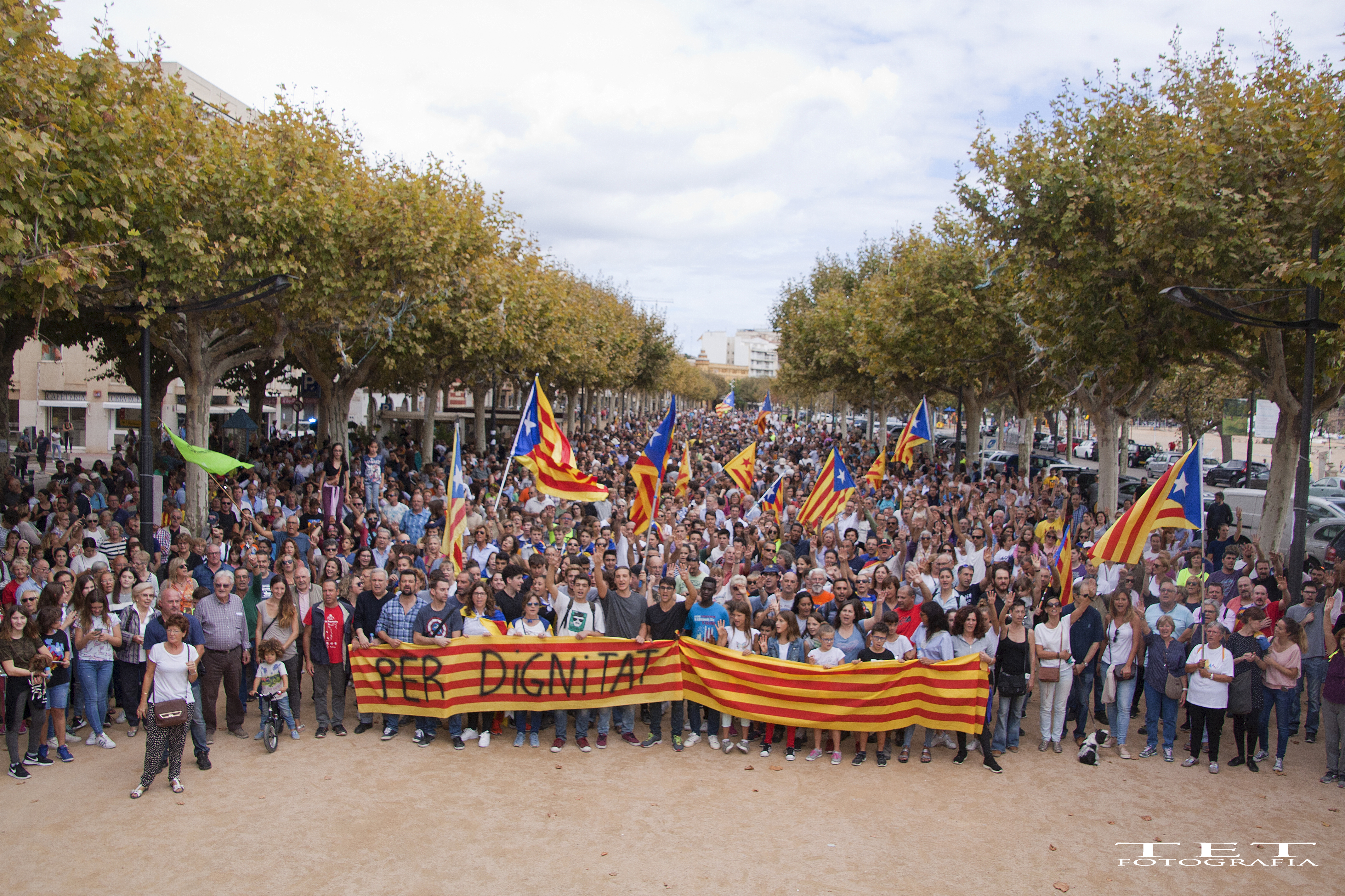La capçalera de la multitudinària manifestació "Per dignitat", a la seva arribada al Passeig del Mar(TET FOTOGRAFIA) Manifestació SFG 3/10