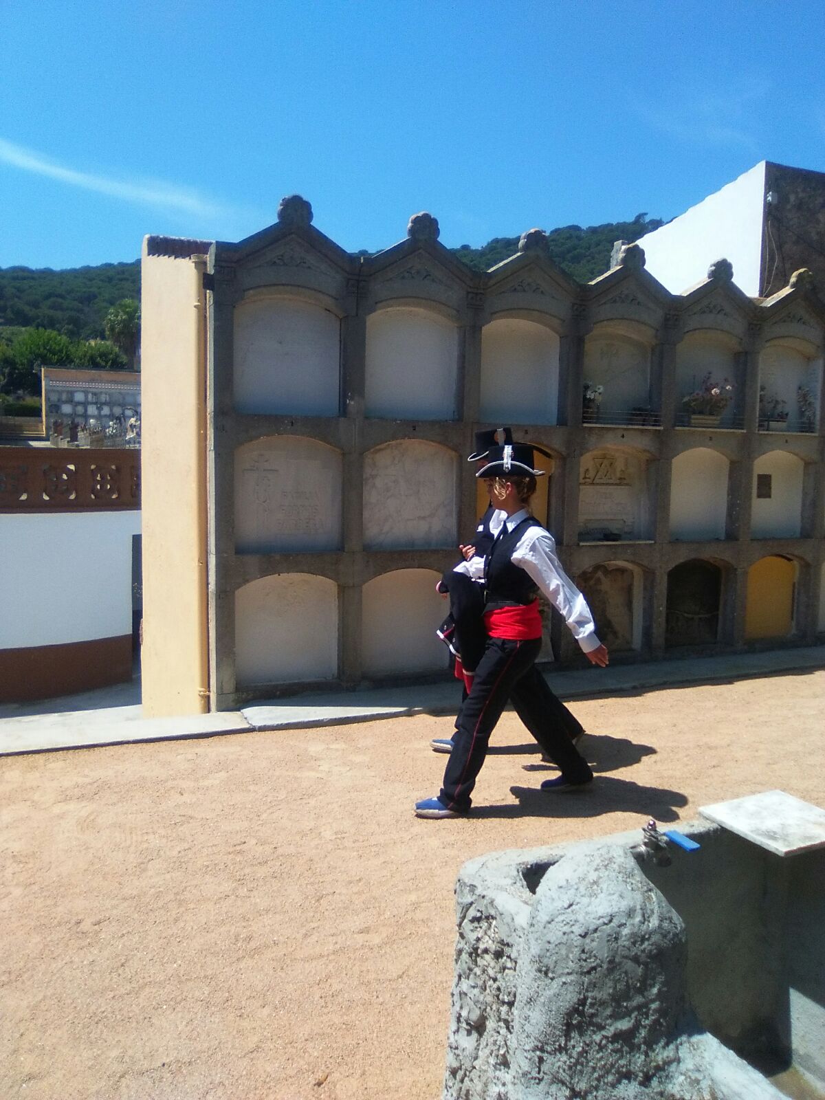 Els Mossos es van vestir amb l'uniforme de gala. H.ROMERO Quim Torra SFG