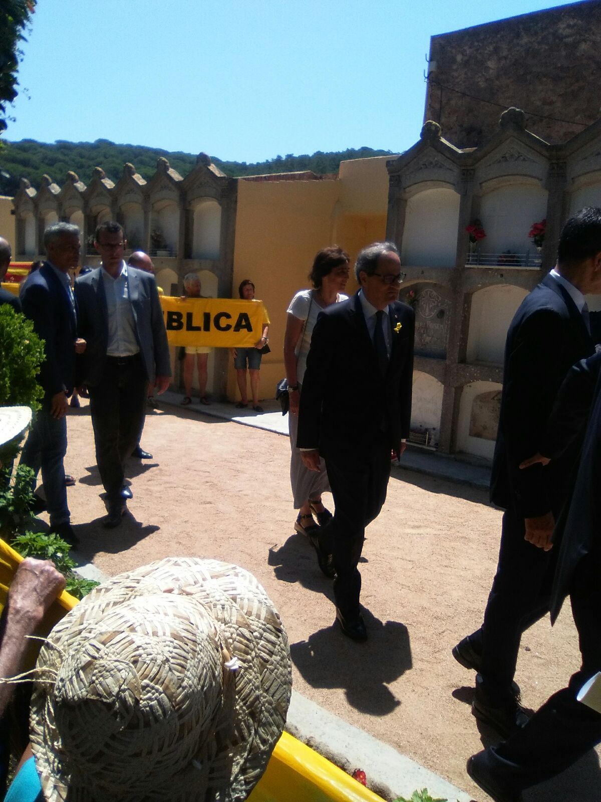 Quim Torra, abans d'arribar a la tomba del President Irla. H.ROMERO Quim Torra SFG