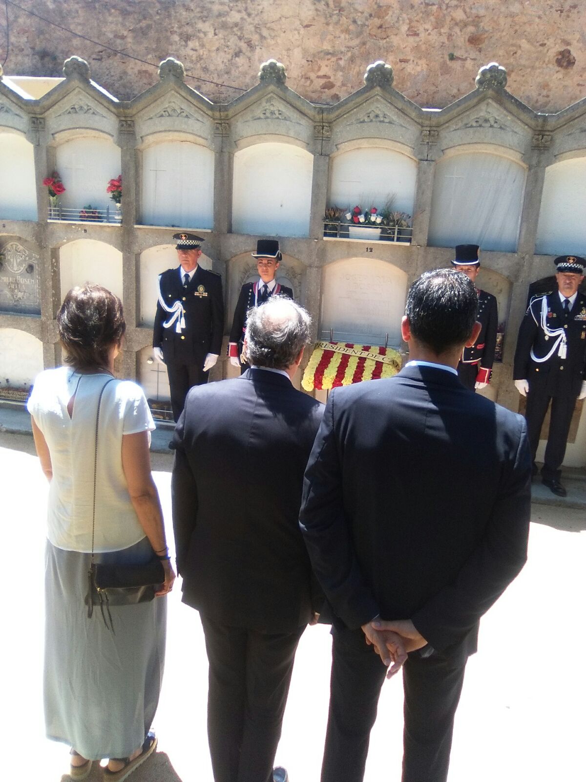 El President, davant la tomba del President Irla. H.ROMERO Quim Torra SFG